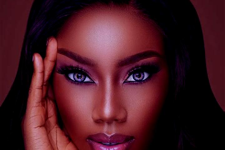 Sienna, 33, a red blue-eyed ebony companion based in Four Crosses. Offering Striptease, Duos, CIM, Tantra. Available for incall and outcall, day and evening ...