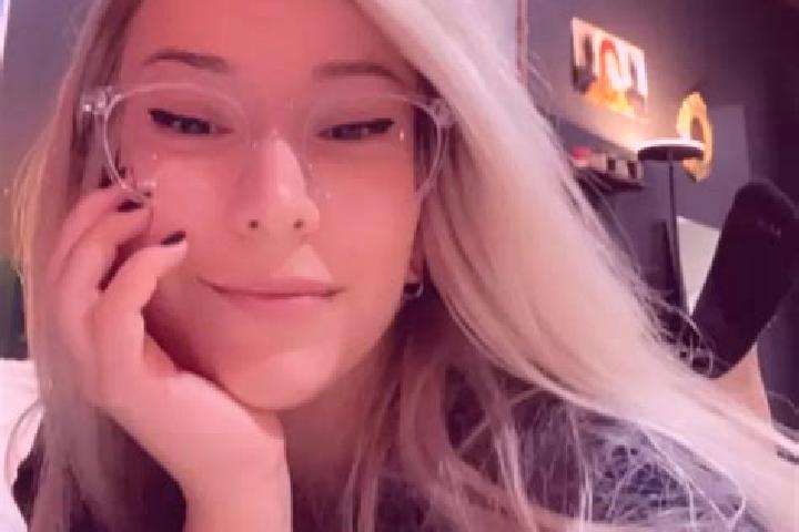 Sienna, 34, a blonde grey-eyed mixed companion based in Catac. Offering Massage, A-Level, Deep French Kissing, Couples, CIM. Available for incall and outcall...