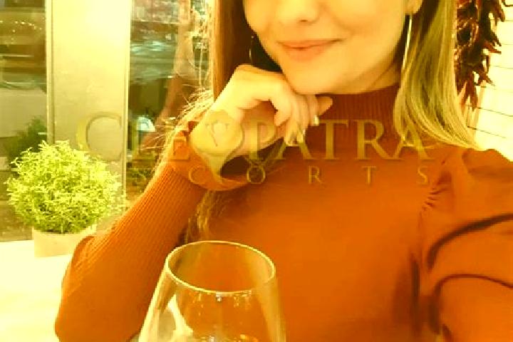 Sienna, 34, a red brown-eyed asian companion based in Ottaviano. Offering Dinner Date, Striptease, OWO. Available for incall and outcall, day and evening dates.