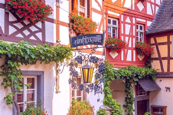 Sienna, 34 — Escort in Oberlascheid, Germany