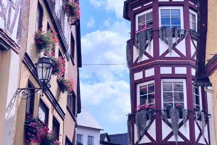 Sienna, 34 — Escort in Urzig, Germany