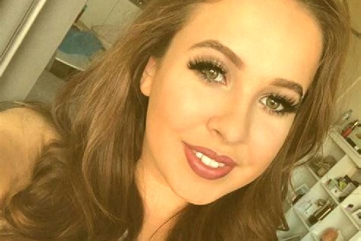 Sienna, 35, a auburn hazel-eyed mediterranean companion based in Glenning Valley. Offering Massage, CIM, BDSM, Domination, Roleplay. Available for incall and...