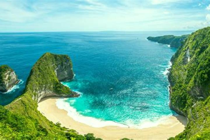 Sienna, 35 — Escort in Ciloning, Indonesia