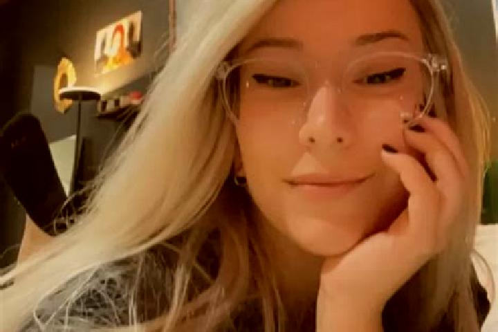 Sienna, 36, a blonde blue-eyed asian companion based in t Goy. Offering A-Level, Striptease, Fetish. Available for incall and outcall, day and evening dates.