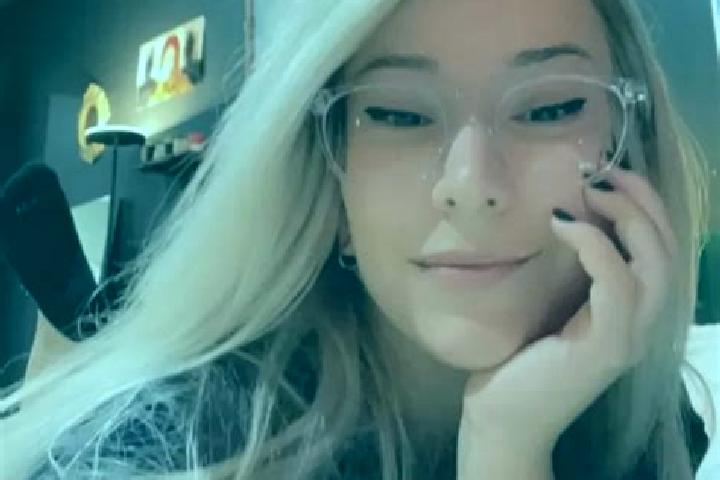 Sienna, 36, a blonde grey-eyed middle eastern companion based in Sao Martinho da Serra. Offering Deep French Kissing, Travel Companion, OWO, Tantra, GFE. Ava...