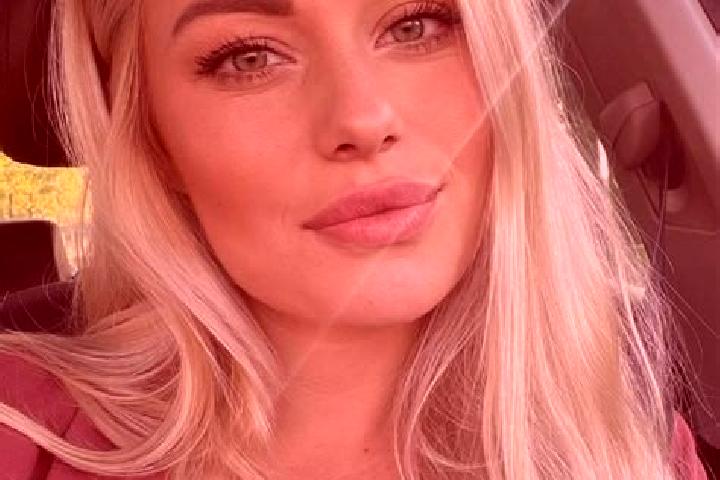 Sienna, 36, a blonde hazel-eyed caucasian companion based in Biggar. Offering Couples, Duos, Deep French Kissing, GFE. Available for incall and outcall, over...