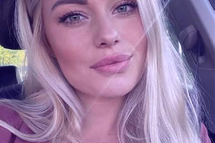Sienna, 36, a blonde hazel-eyed mixed companion based in Stornarella. Offering GFE, Dinner Date, OWO, Girlfriend Experience. Available for incall and outcall...