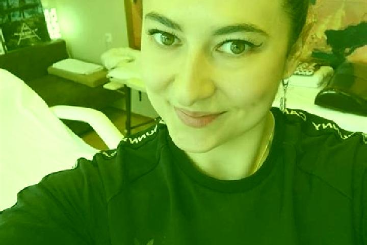 Sienna, 36, a brunette dark-eyed slavic companion based in Viile Satu Mare. Offering Massage, Erotic Massage, 69, CIM, Tantra. Available for incall and outca...