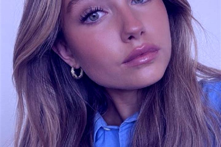 Sienna, 36, a dark blonde green-eyed european companion based in Kendal. Offering Overnight, Erotic Massage, Domination. Available for incall and outcall, ov...