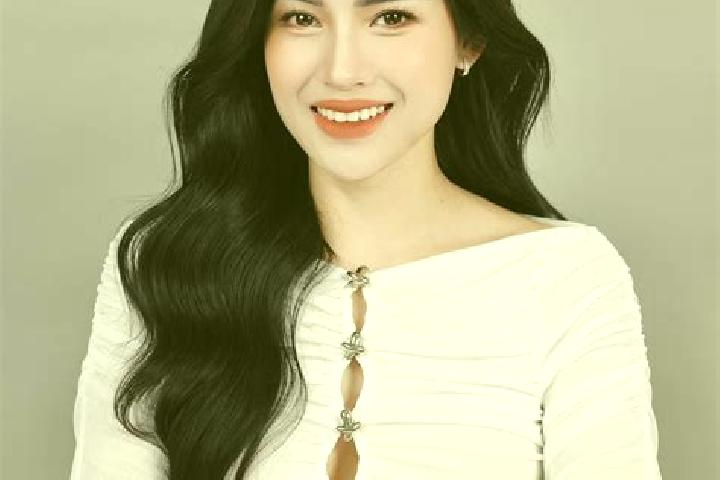 Sienna, 36 — Escort in Chi Linh, Vietnam