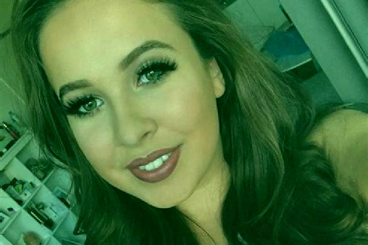 Sienna, 37, a auburn dark-eyed european companion based in Belleville-sur-Loire. Offering Striptease, GFE, Travel Companion. Available for incall and outcall...