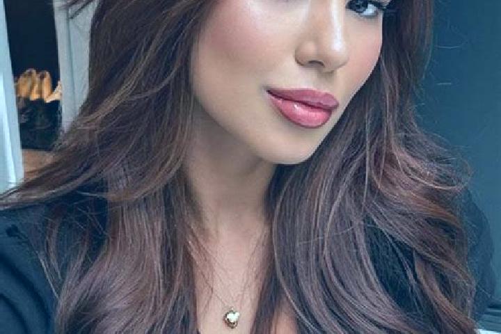 Sienna, 37, a chestnut brown-eyed latina companion based in Ponnur. Offering CIM, Domination. Available for incall and outcall, overnight bookings available.