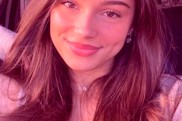 Sienna, 38, a brunette hazel-eyed latina companion based in Pengembunan. Offering Massage, Deep French Kissing, CIM. Available for incall and outcall, overni...