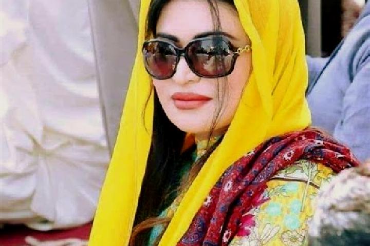 Sienna, 38 — Escort in Mirpur Sakro, Pakistan