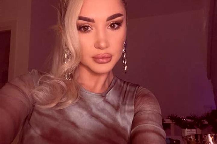 Sienna, 39, a auburn amber-eyed middle eastern companion based in Eurasburg. Offering Erotic Massage, Travel Companion, GFE, BDSM, Fetish. Available for inca...