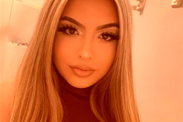 Sienna, 39, a blonde brown-eyed latina companion based in Banjar Tiga. Offering Striptease, Travel Companion, Domination. Available for incall and outcall, d...