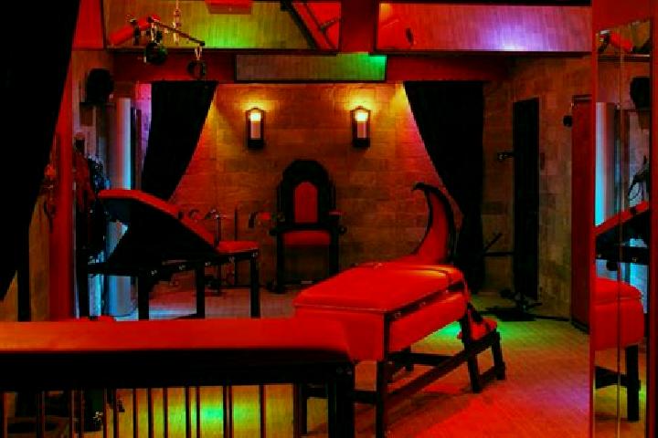 Sienna, 39, a red grey-eyed european companion based in Yasnogorsk. Offering Overnight, Domination, BDSM, Party Girl, Fetish. Available for incall and outcal...