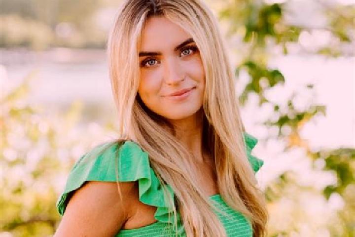 Sienna, 39 — Escort in Edina, United States