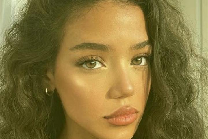 Sofia, 20, a black brown-eyed european companion based in Churton Park. Offering Deep French Kissing, Domination. Available for incall and outcall, day and e...