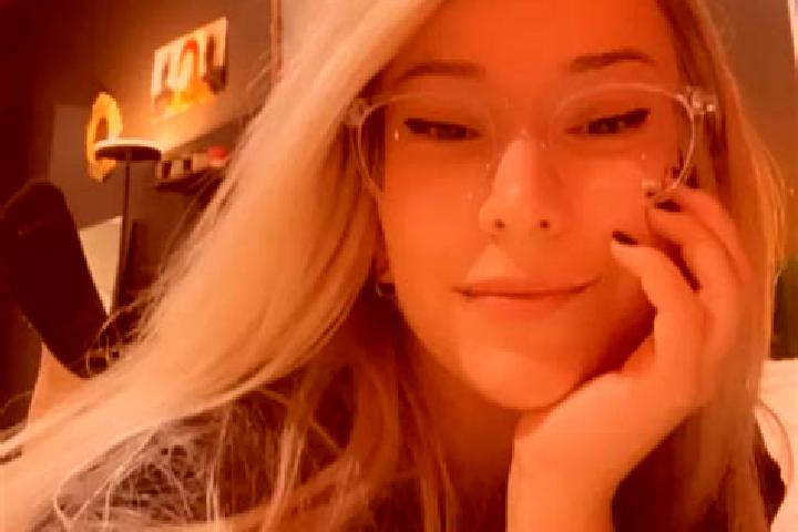 Sofia, 20, a blonde grey-eyed asian companion based in DuBois. Offering CIM, Deep French Kissing, GFE. Available for incall and outcall, day and evening dates.