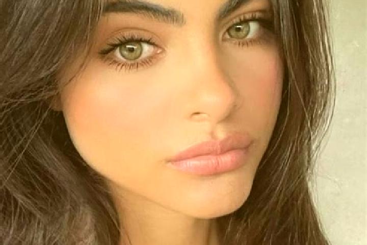 Sofia, 20, a brunette dark-eyed indian companion based in El Carmelo. Offering Fetish, Massage, Duos. Available for incall and outcall, day and evening dates.