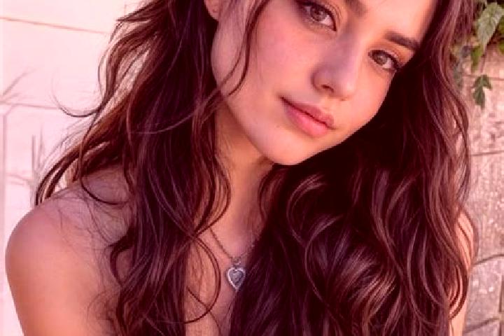Sofia, 20, a chestnut hazel-eyed caribbean companion based in Cerro. Offering Prostate Massage, Duos, Couples. Available for incall and outcall, overnight bo...
