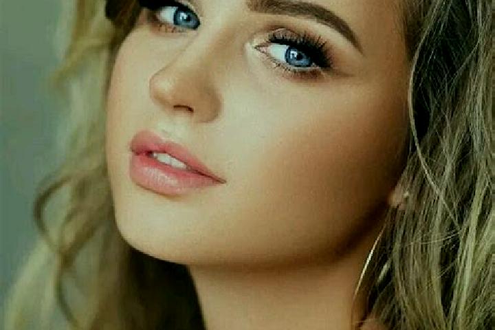Sofia, 21, a dark blonde blue-eyed caucasian companion based in Grabo. Offering 69, Roleplay, Tantra. Available for incall and outcall, day and evening dates.
