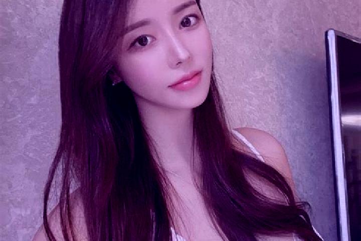 Sofia, 21 — Escort in Runsong, China