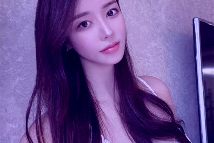 Sofia, 21 — Escort in Wangguan, China