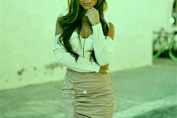 Sofia, 22, a auburn amber-eyed indian companion based in Luzinopolis. Offering Couples, Erotic Massage, Domination, OWO, Deep French Kissing. Available for i...