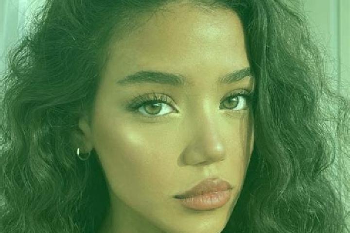 Sofia, 22, a black brown-eyed middle eastern companion based in Mora d Ebre. Offering Prostate Massage, Deep French Kissing. Available for incall and outcall...