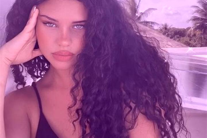 Sofia, 22, a black grey-eyed latina companion based in Coruripe. Offering 69, Dinner Date, Fetish, Massage. Available for incall and outcall, overnight booki...