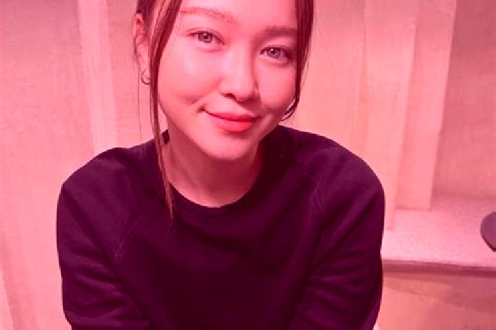 Sofia, 22, a dark blonde blue-eyed asian companion based in Bueriis. Offering BDSM, Fetish, GFE, Dinner Date. Available for incall and outcall, day and eveni...