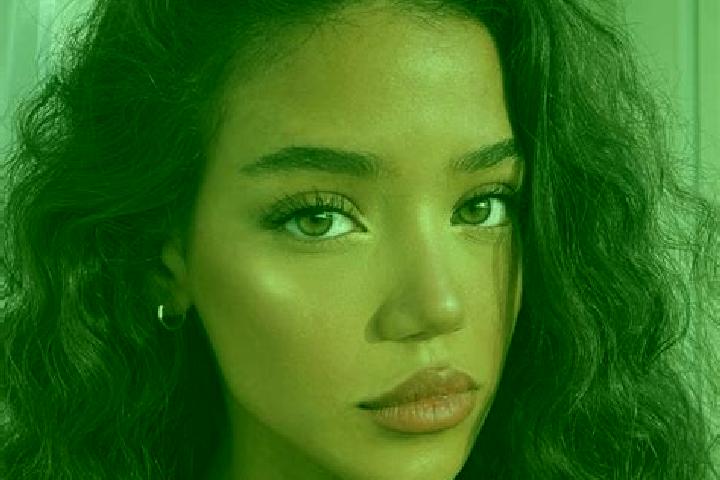 Sofia, 24, a black brown-eyed european companion based in Smarves. Offering Couples, Party Girl, BDSM, CIM. Available for incall and outcall, day and evening...