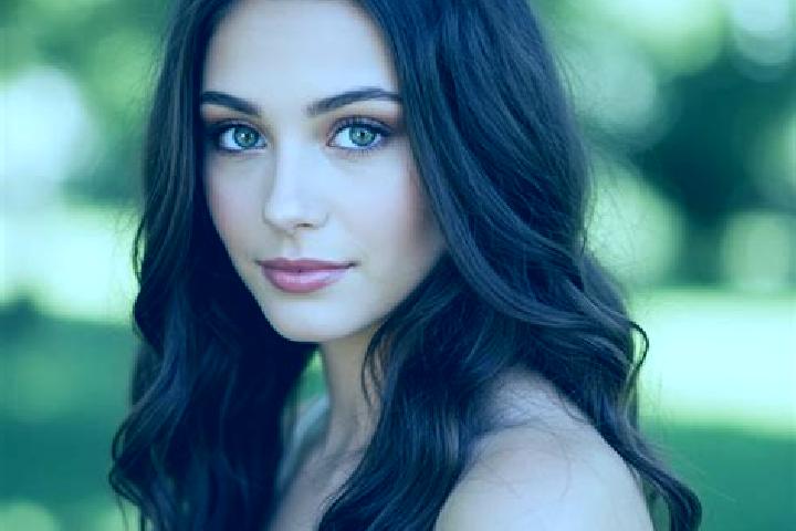 Sofia, 24, a red hazel-eyed caucasian companion based in Palmarejo. Offering Overnight, Couples, GFE. Available for incall and outcall, day and evening dates.