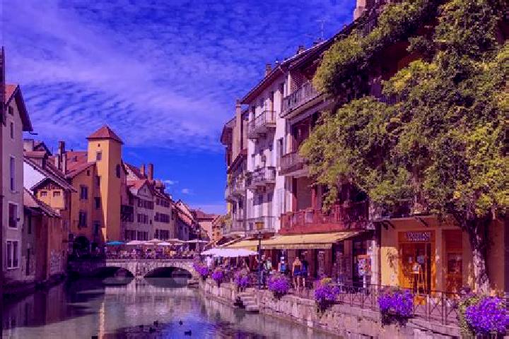 Sofia, 24 — Escort in La Terrasse, France