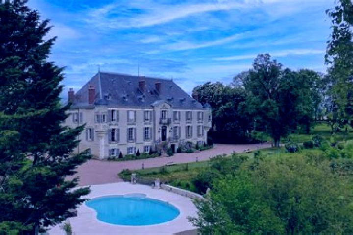 Sofia, 24 — Escort in Villiers-en-Desœuvre, France