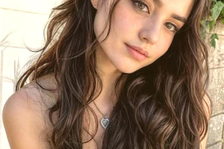 Sofia, 25, a auburn hazel-eyed european companion based in Gastel. Offering CIM, Dinner Date, BDSM, Party Girl, Couples. Available for incall and outcall, da...