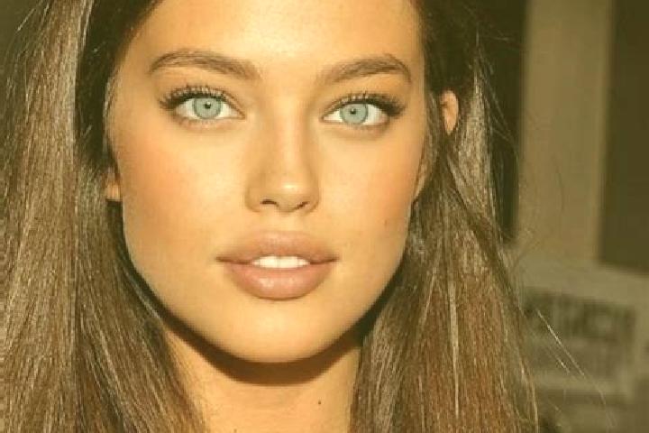 Sofia, 25, a chestnut green-eyed caucasian companion based in Linschoten. Offering 69, Travel Companion, Massage, Tantra. Available for incall and outcall, d...