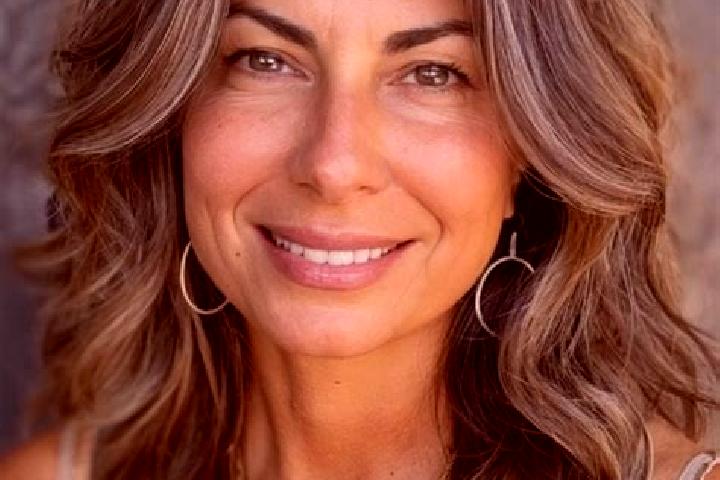 Sofia, 26, a brunette grey-eyed middle eastern companion based in Charta. Offering Massage, Tantra, Erotic Massage. Available for incall and outcall, overnig...