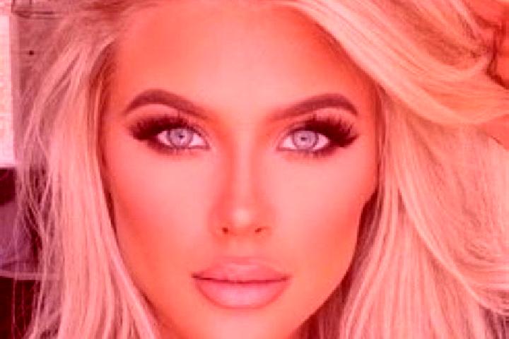 Sofia, 26, a platinum blonde hazel-eyed latina companion based in Ushigome. Offering Domination. Available for incall and outcall, day and evening dates.