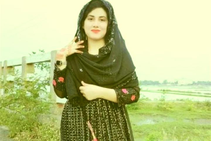Sofia, 26 — Escort in Hur, Iran