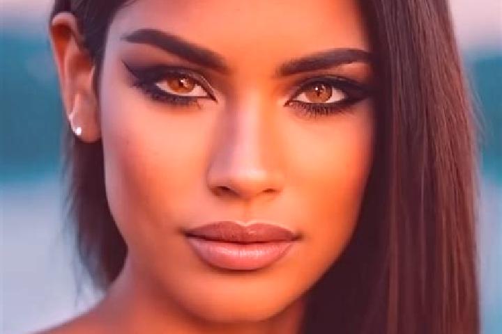 Sofia, 27, a auburn amber-eyed latina companion based in Con Son. Offering OWO, Duos, 69. Available for incall and outcall, overnight bookings available.