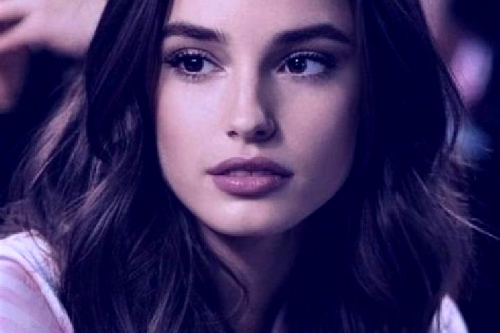 Sofia, 27, a red brown-eyed middle eastern companion based in Vonihove. Offering Travel Companion, Party Girl, A-Level, Overnight. Available for incall and o...