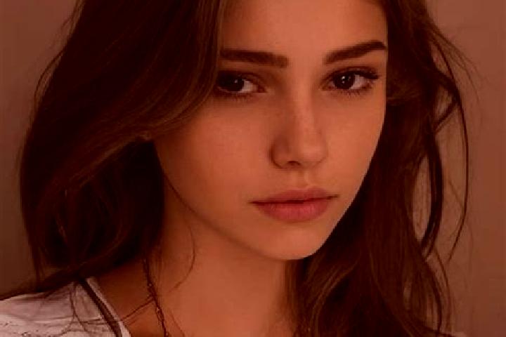 Sofia, 29, a chestnut dark-eyed slavic companion based in Weston-Pellam Park. Offering Erotic Massage, Travel Companion, Couples. Available for incall and ou...