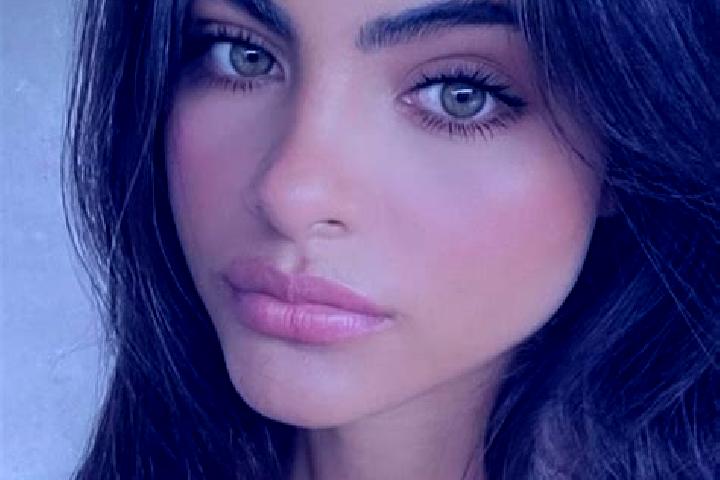 Sofia, 29, a dark blonde green-eyed indian companion based in Riaz. Offering Tantra, Erotic Massage. Available for incall and outcall, day and evening dates.