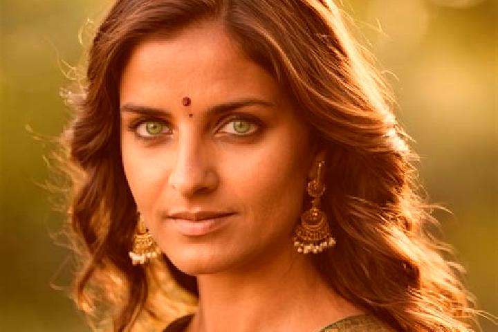 Sofia, 30, a brunette green-eyed indian companion based in Klosterkumbd. Offering BDSM, Girlfriend Experience, Striptease, Duos. Available for incall and out...