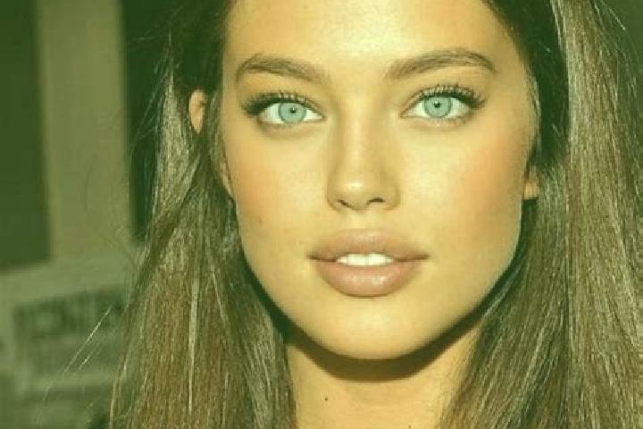 Sofia, 30, a brunette grey-eyed mediterranean companion based in Bloteu. Offering A-Level, Dinner Date, Erotic Massage, Travel Companion. Available for incal...