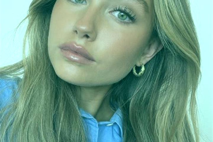 Sofia, 30, a dark blonde green-eyed mixed companion based in Wimmelburg. Offering Couples, Deep French Kissing, Party Girl, Duos. Available for incall and ou...