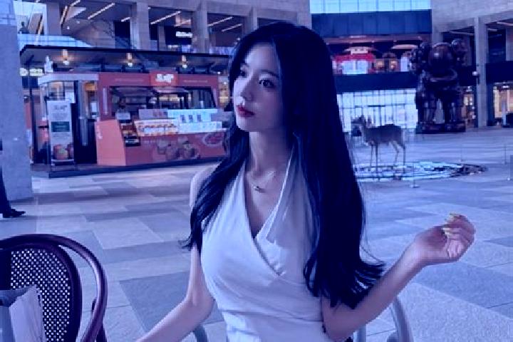 Sofia, 30 — Escort in Zhouxin, China